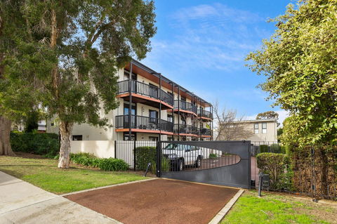 South Perth Executive Apartment - Tourism Hervey Bay 8