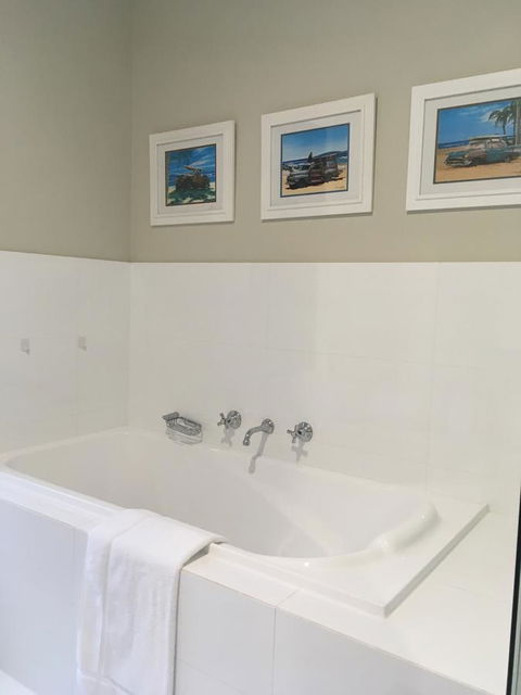 Rowley House - Hervey Bay Accommodation 1