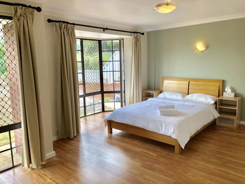 Charming Quiet Lodge-2 Minutes Walk To Shopping Complex - Tourism Hervey Bay 0