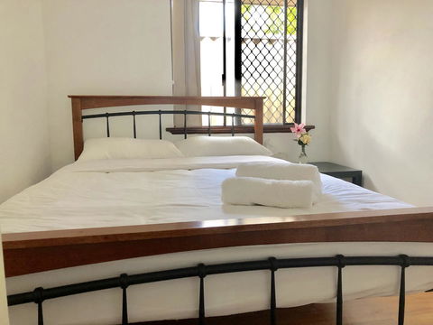 Charming Quiet Lodge-2 Minutes Walk To Shopping Complex - Tourism Hervey Bay 3