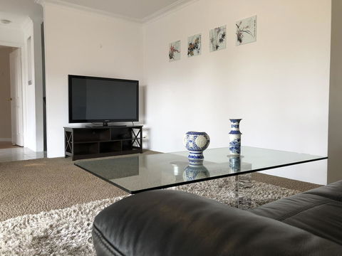 Charming Quiet Lodge-2 Minutes Walk To Shopping Complex - Tourism Hervey Bay 5