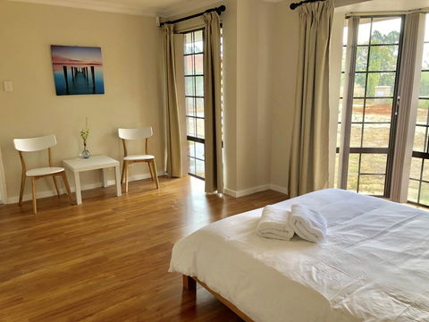 Charming Quiet Lodge-2 Minutes Walk To Shopping Complex - Tourism Hervey Bay 2