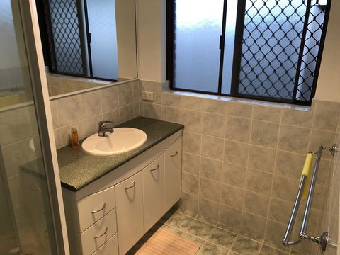 Charming Quiet Lodge-2 Minutes Walk To Shopping Complex - Tourism Hervey Bay 15