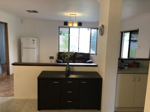 Charming Quiet Lodge-2 Minutes Walk To Shopping Complex - Tourism Hervey Bay 11