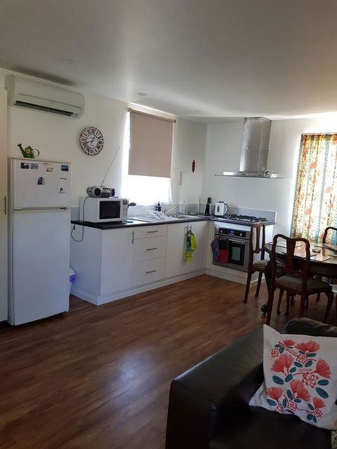 While Away Holiday Accommodation - Tourism Hervey Bay 5