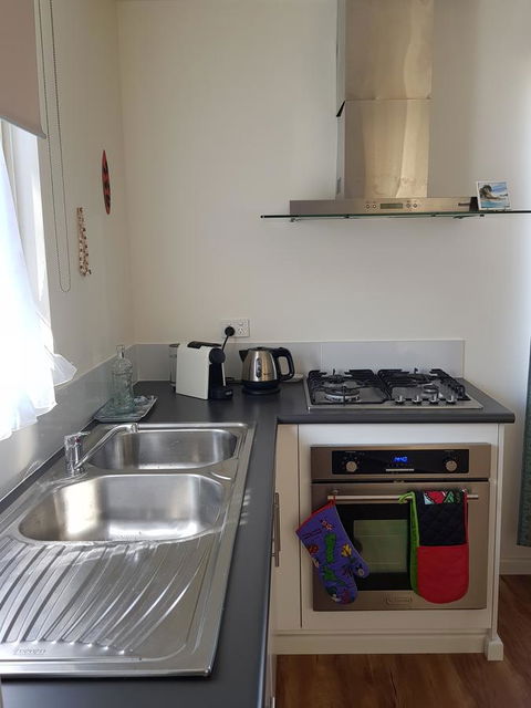 While Away Holiday Accommodation - Tourism Hervey Bay 6