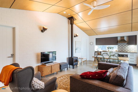 Stablebase - Hervey Bay Accommodation 6