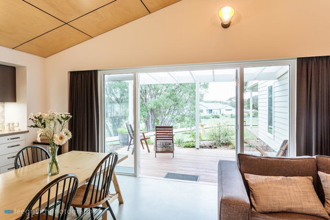 Stablebase - Hervey Bay Accommodation 10