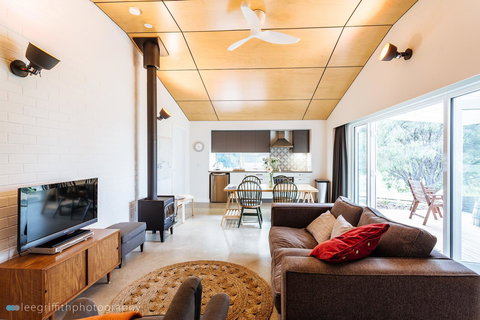 Stablebase - Hervey Bay Accommodation 8