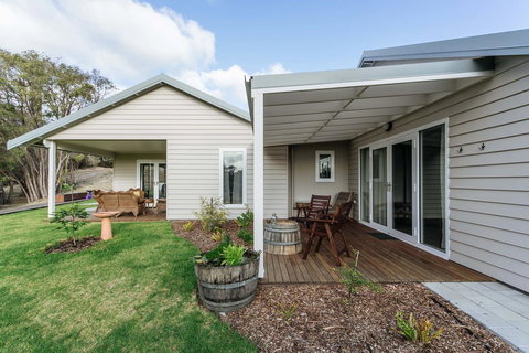 Stablebase - Hervey Bay Accommodation 4