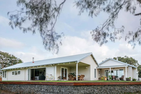 Stablebase - Hervey Bay Accommodation 3