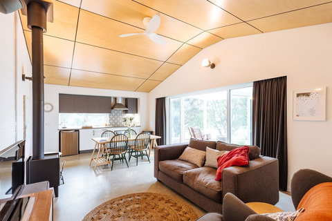 Stablebase - Hervey Bay Accommodation 5