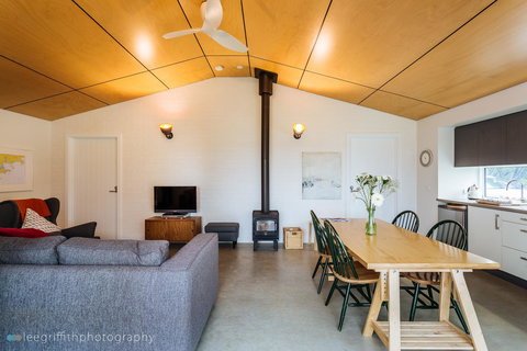 Stablebase - Hervey Bay Accommodation 7