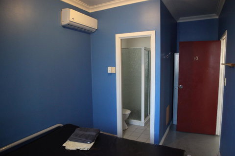 Perth Central Backpackers - Hervey Bay Accommodation 38