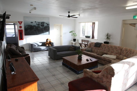 Perth Central Backpackers - Hervey Bay Accommodation 20