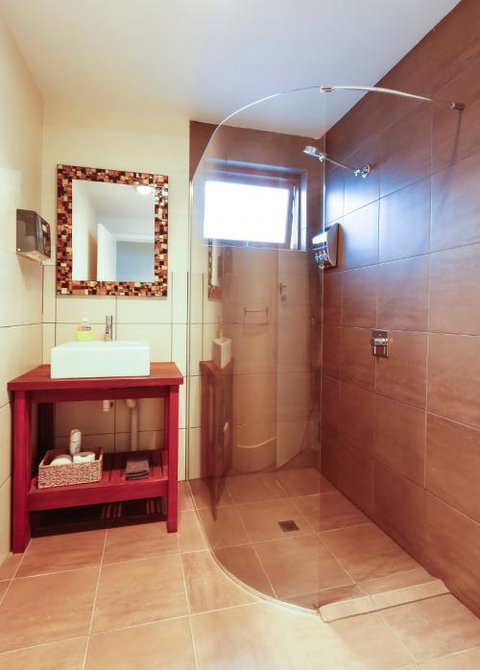 Waikiki Beach Bed And Breakfast - Tourism Hervey Bay 5