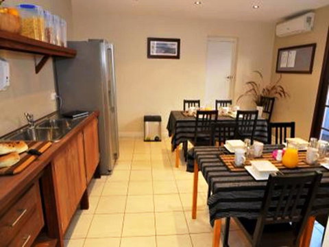 Waikiki Beach Bed And Breakfast - Tourism Hervey Bay 13