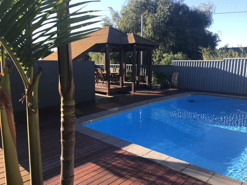 Waikiki Beach Bed And Breakfast - Tourism Hervey Bay 1