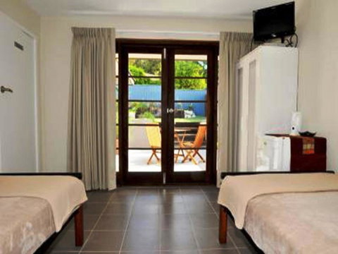 Waikiki Beach Bed And Breakfast - Tourism Hervey Bay 14