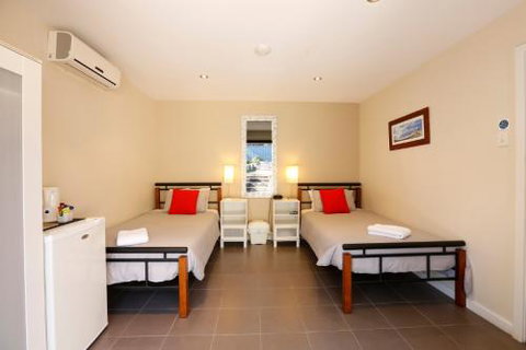 Waikiki Beach Bed And Breakfast - Tourism Hervey Bay 6