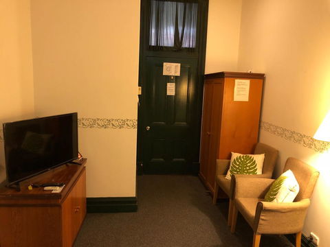 The Palace Hotel - Hervey Bay Accommodation 1