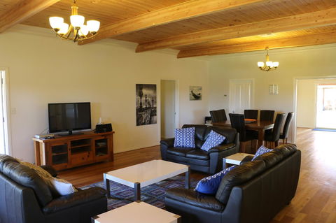 Burton Farmhouse - Hervey Bay Accommodation 12