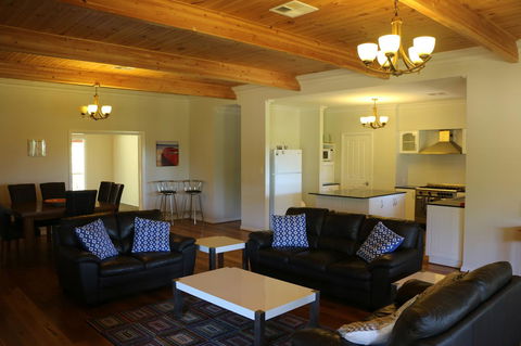 Burton Farmhouse - Hervey Bay Accommodation 0