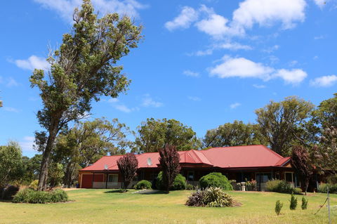Burton Farmhouse - Hervey Bay Accommodation 8