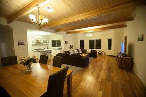 Burton Farmhouse - Hervey Bay Accommodation 9