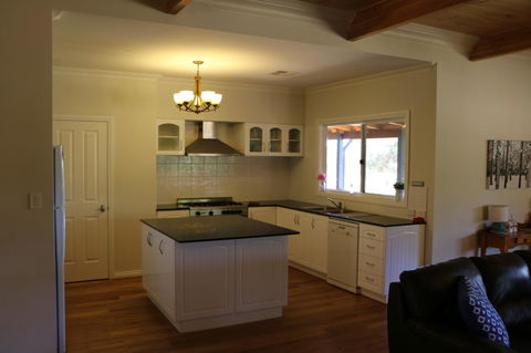 Burton Farmhouse - Hervey Bay Accommodation 1