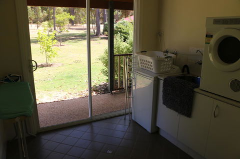 Burton Farmhouse - Hervey Bay Accommodation 2