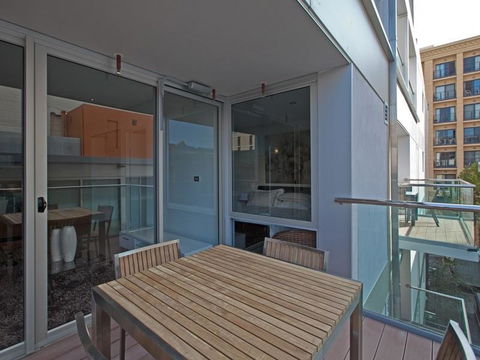 Astra Apartments Perth - Zenith - Tourism Hervey Bay 3