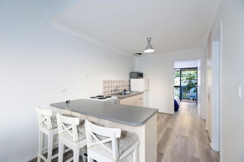 West Beach Lagoon 221 - Stylish Apartment! - Hervey Bay Accommodation 7