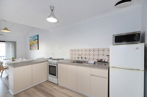 West Beach Lagoon 221 - Stylish Apartment! - Hervey Bay Accommodation 6