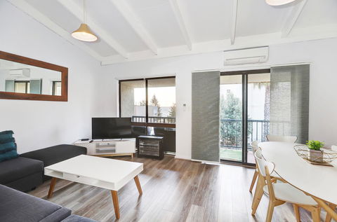 West Beach Lagoon 221 - Stylish Apartment! - Hervey Bay Accommodation 11