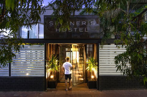 Spinners Hostel - Tourism Hervey Bay 0