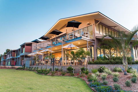 Onslow Beach Resort - Hervey Bay Accommodation 0