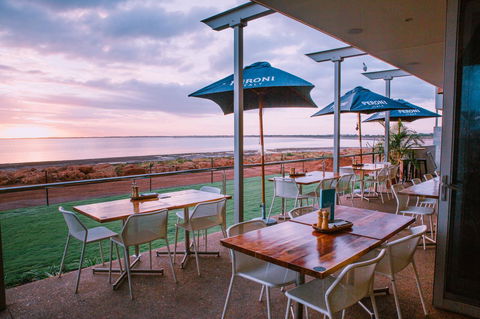 Onslow Beach Resort - Hervey Bay Accommodation 4