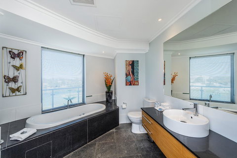 A 406 FANTASTIC OCEAN BEACH And MARINA VIEW APT - MANDURAH - Tourism Hervey Bay 14