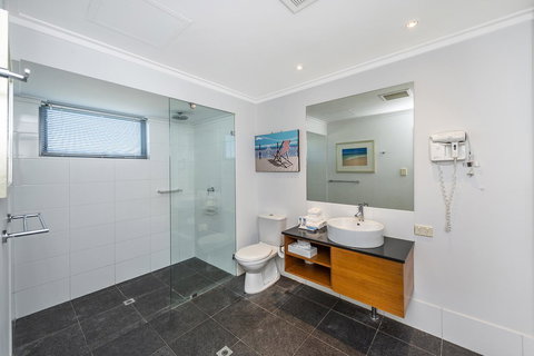 A 406 FANTASTIC OCEAN BEACH And MARINA VIEW APT - MANDURAH - Tourism Hervey Bay 16
