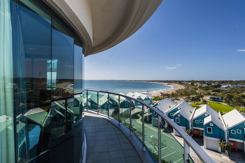 A 406 FANTASTIC OCEAN BEACH And MARINA VIEW APT - MANDURAH - Tourism Hervey Bay 9