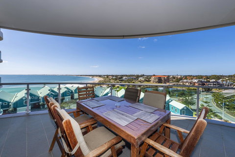 A 406 FANTASTIC OCEAN BEACH And MARINA VIEW APT - MANDURAH - Tourism Hervey Bay 4