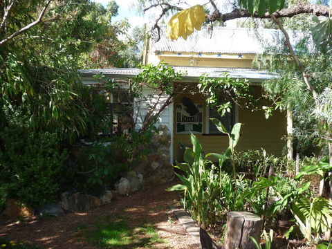 Black Cockatoo Lodge - Hervey Bay Accommodation 26