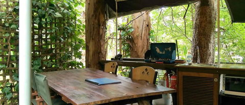 Black Cockatoo Lodge - Hervey Bay Accommodation 1