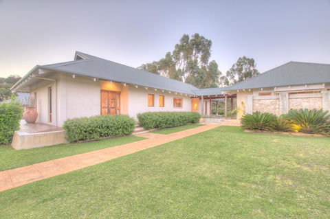 Moana Spa Villas - Prime Yallingup Location - Hervey Bay Accommodation 1