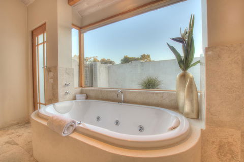 Moana Spa Villas - Prime Yallingup Location - Hervey Bay Accommodation 6