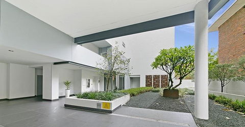 Scene Apartment 11 - Hervey Bay Accommodation 27