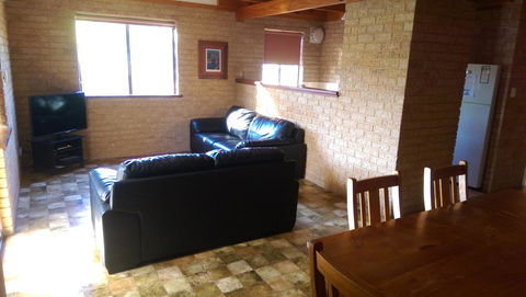 Kestrel Chalets - Tourism Hervey Bay 1