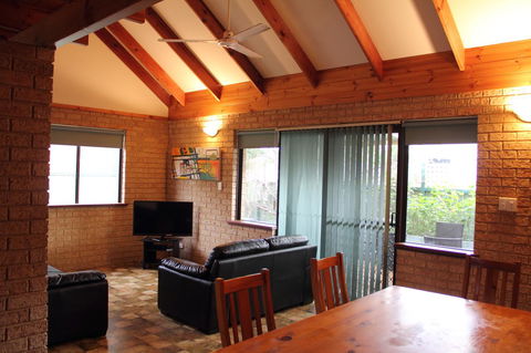 Kestrel Chalets - Tourism Hervey Bay 8