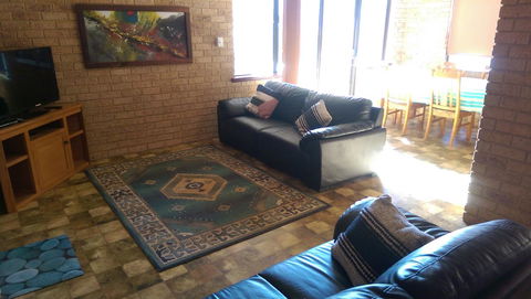Kestrel Chalets - Tourism Hervey Bay 6